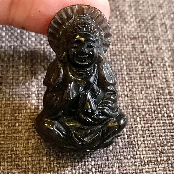 Mặt Dây Chuyền Phật Bà Quan Âm và những điều về phong thủy  - Đá Thạch Anh Kim Tự Tháp