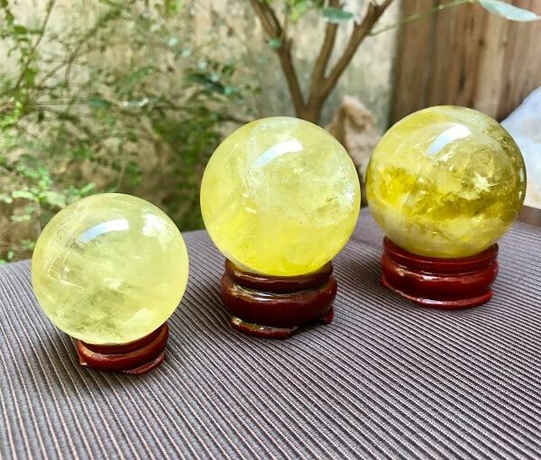 Quả Cầu Đá Thạch Anh Vàng - Sự lựa chọn cho người mệnh Kim