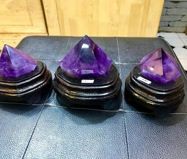 Trụ Đá Thạch Anh Tím giải phóng con người khỏi giới hạn