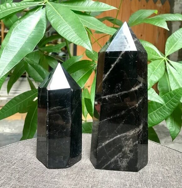 Trụ Đá Thạch Anh Đen mang đến sự bình an và an toàn cho gia chủ