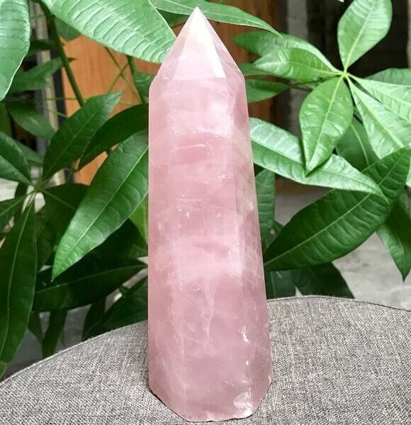 Trụ Đá Thạch Anh Hồng- món quà cho sức khỏe và sự thăng tiến