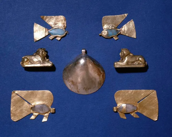 bùa hộ mệnh thạch anh Ai Cập cổ đại. Nguồn: britishmuseum.org