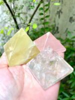 Kim Tự Tháp Đá Thạch Anh - Ảnh 2