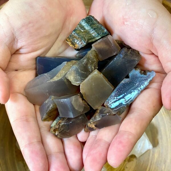 Đá Mã Não đen vụn rải nền nhà