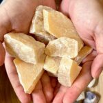 Đá Ngọc Hoàng Long Vàng Vụn Thô rải nền nhà - Ảnh 2