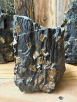 Đá Vàng Găm dạng tảng, bệ để bàn tăng Tài Lộc (hàng Việt) - Ảnh 3