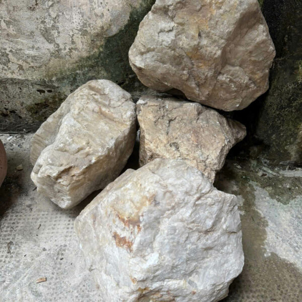 Đá Thạch Anh Trắng Thô cục to - Trấn trạch