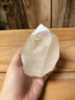 Tinh Thể Thạch Anh Trắng trong thiên nhiên - còn nguyên vẹn