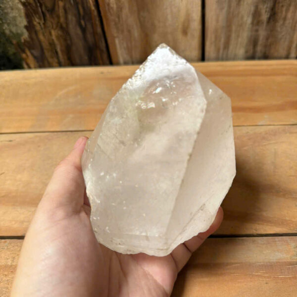 Tinh Thể Thạch Anh Trắng trong thiên nhiên - còn nguyên vẹn