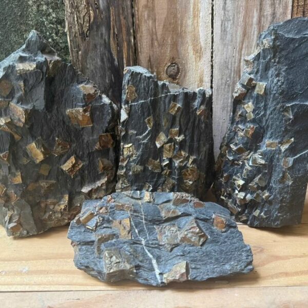 Đá Vàng Găm dạng tảng, bệ để bàn tăng Tài Lộc (hàng Việt)